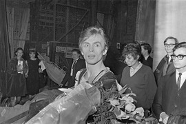 NAJFATALNIJE žene sveta su ga PROGANJALE, a on je oduvek znao da je HOMOSEKSUALAC: Džeki Kenedi je ŽUDELA za njim, a njenoj sestri je NAPRAVIO DETE