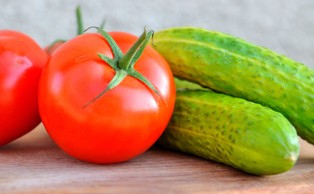 Wielka Brytania: 3 pomidory na klienta. Holandia: tylko 2 papryki. Warzywa i owoce horrendalnie drogie