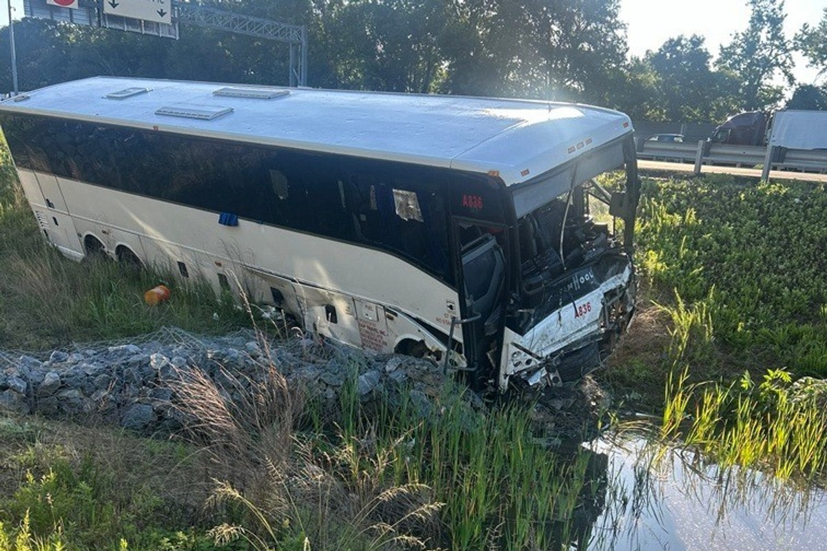 Pięć osób zginęło, 40 rannych. Tragiczny wypadek autokaru na autostradzie
