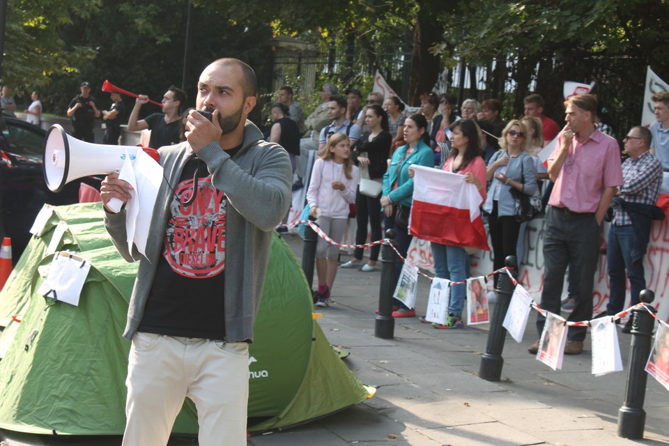 Matka walczy o dziecko protest przed Ambasadą Szwecji. Piotr Halicki11