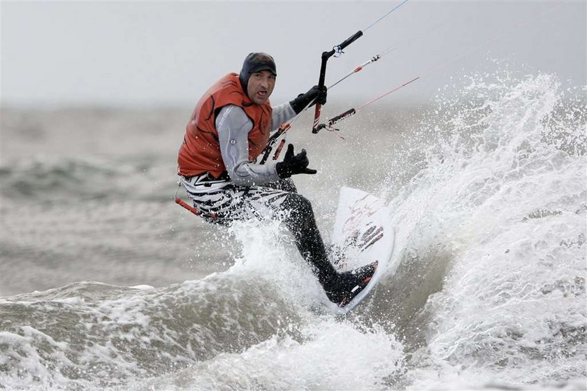 kitesurfer: atakowały mnie rekiny