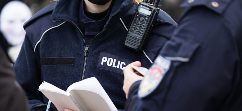 Policjant był na zakupach. Rozpoznał mężczyznę poszukiwanego listem gończym