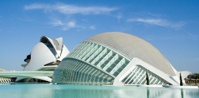 Walencja - miasto w Hiszpanii, stolica prowincji i wspólnoty autonomicznej o tej samej nazwie. Jest trzecim pod względem liczby ludności miastem Hiszpanii. Jest to ważny ośrodek przemysłowy, finansowy i kulturalno-naukowy.