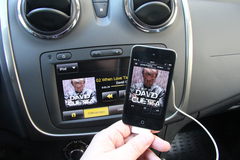 Dacia Media Nav i iPod Touch