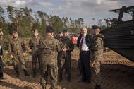 Antoni Macierewicz wizytuje prace wojska w Konigorcie
