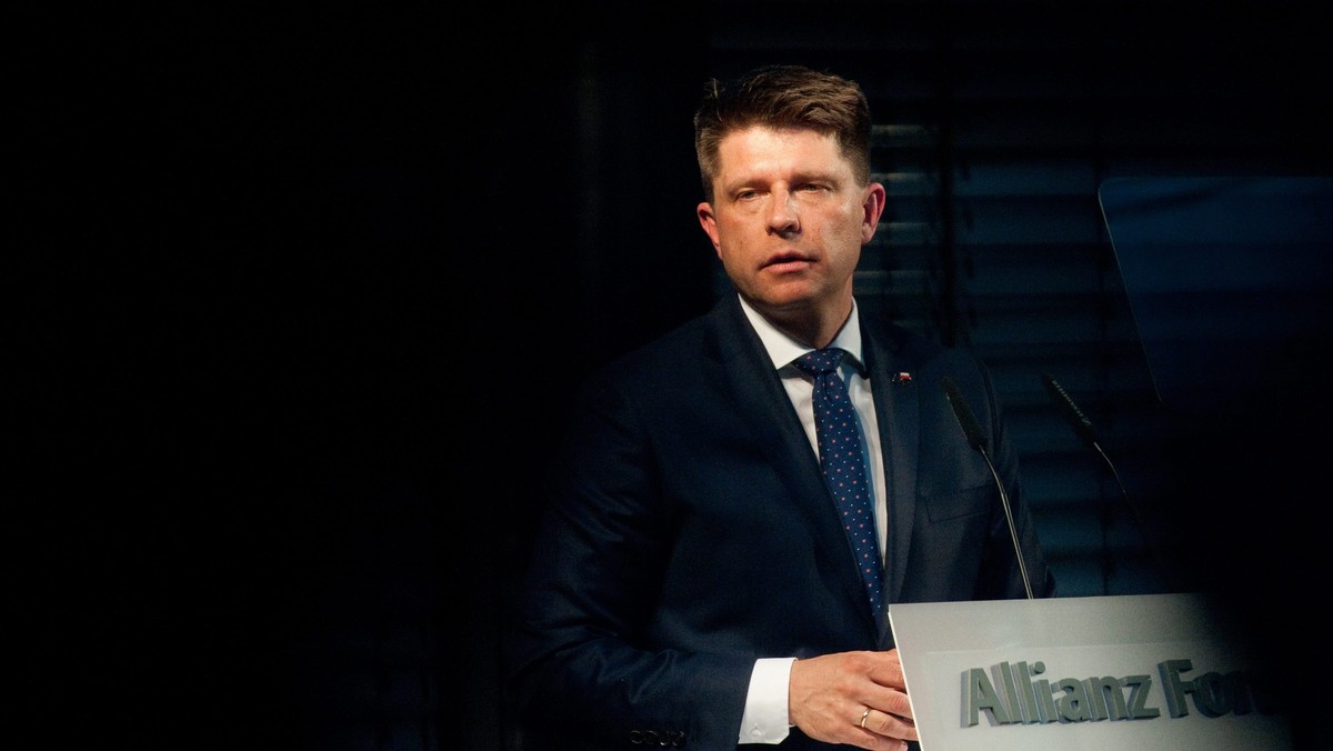 Lider Nowoczesnej Ryszard Petru w referacie "Europa wolności" wygłoszonym wczoraj w Berlinie na zaproszenie Fundacji Friedricha Naumanna powiedział, że liczne kryzysy oraz fala populizmu spowodowały, że Unia Europejskiej znalazła się "na krawędzi".