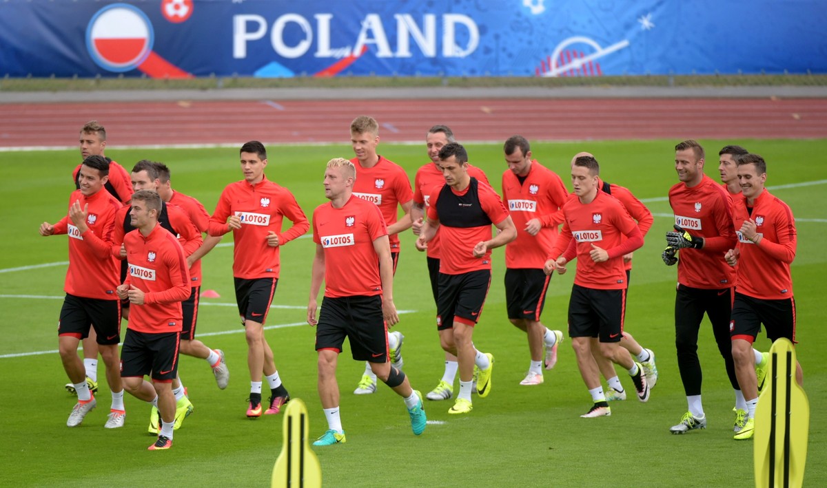 Reprezentacja Polski w ciszy i skupieniu odleciała do Saint-Etienne
