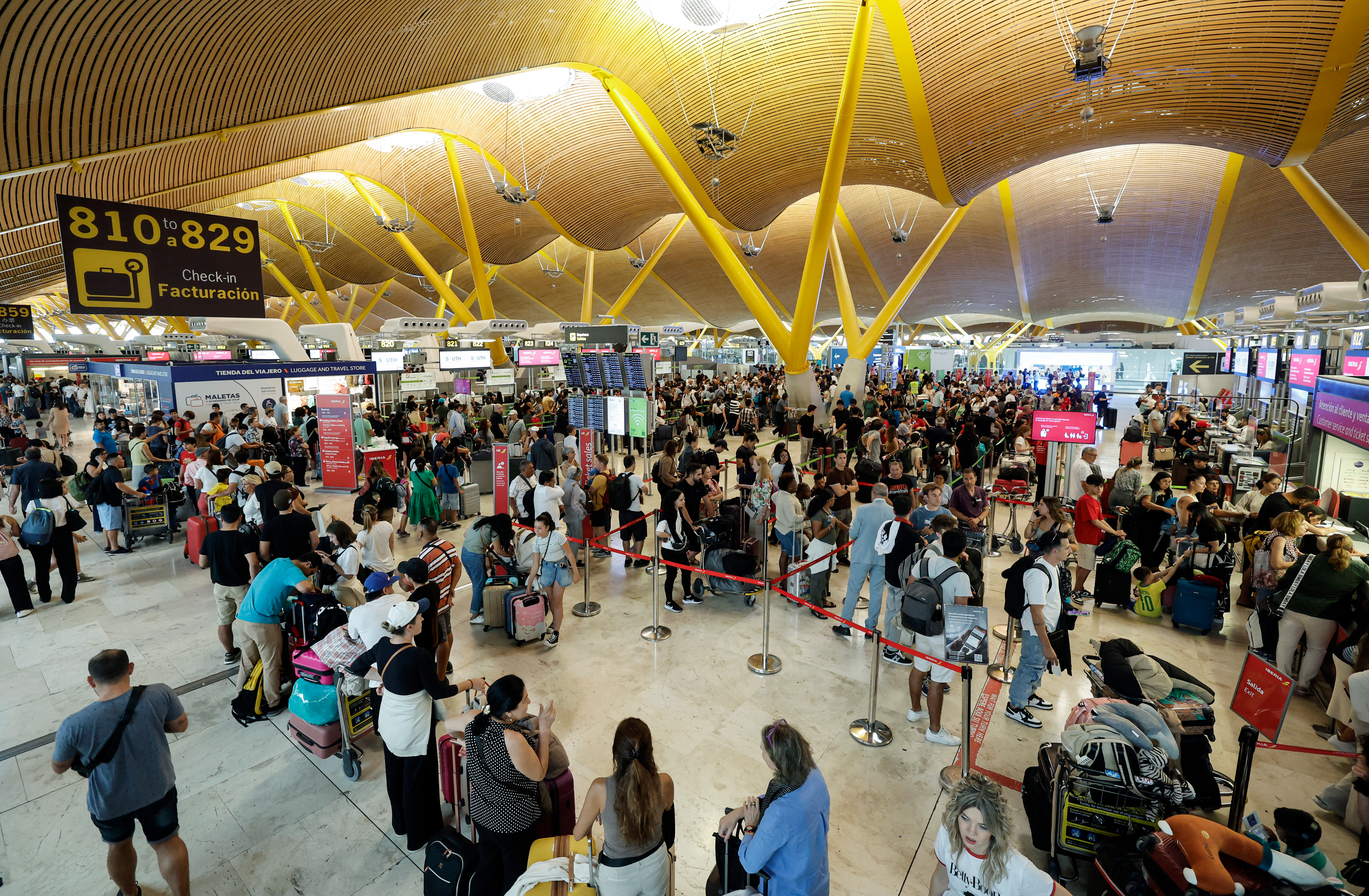 Vueling smentisce motivi religiosi per espulsione adolescenti