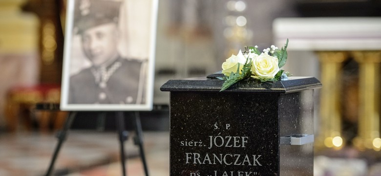 Pogrzeb ostatniego "Żołnierza Wyklętego". "Szczątki nie będą się błąkać po biurkach"