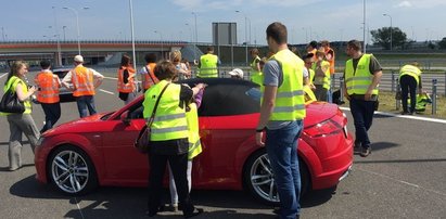 Niewidome dzieci poznają autostradę