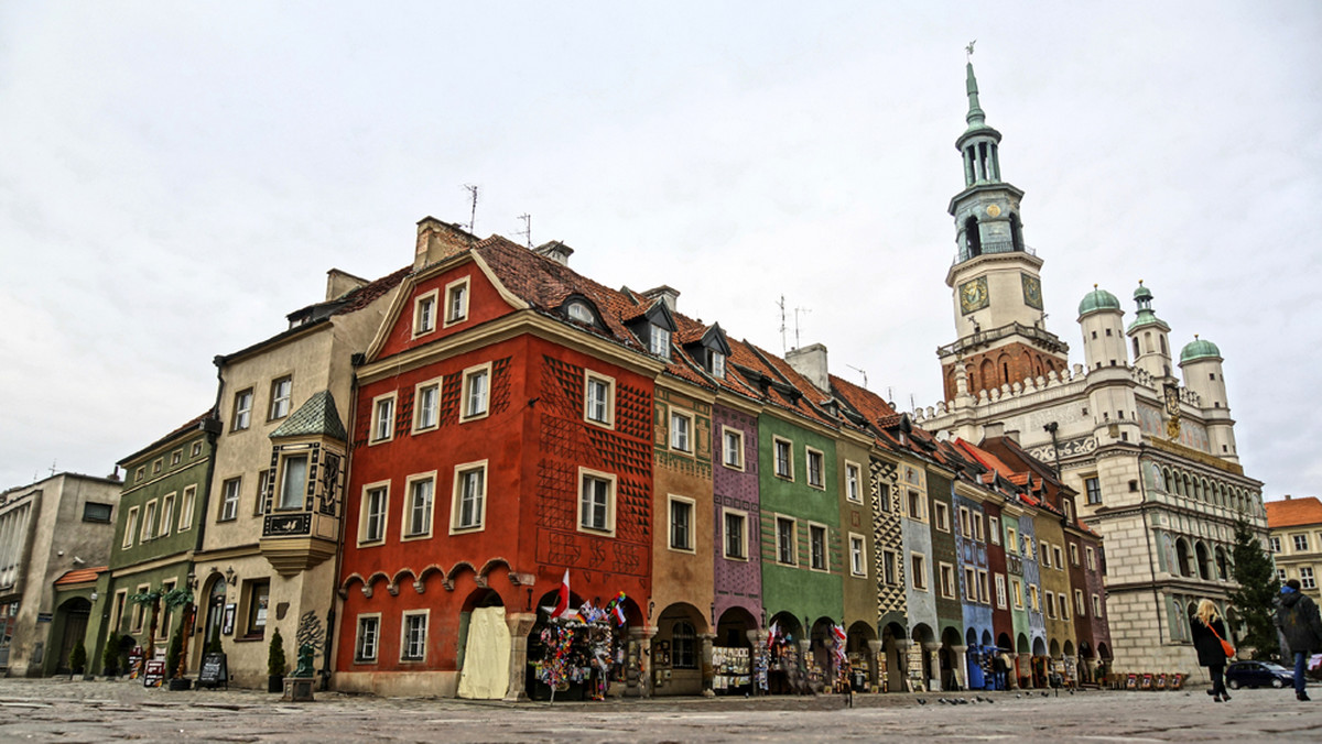 Poznaniacy dobrze wiedzą jak oszczędzać i chętnie uczą tego przyjezdnych. Ruszyła kolejna edycja Poznańskiej Karty Miejskiej. Dzięki niej turyści mogą za darmo jeździć po mieście, bezpłatnie zwiedzać muzea, oraz zjeść i wyspać się z dużym rabatem.