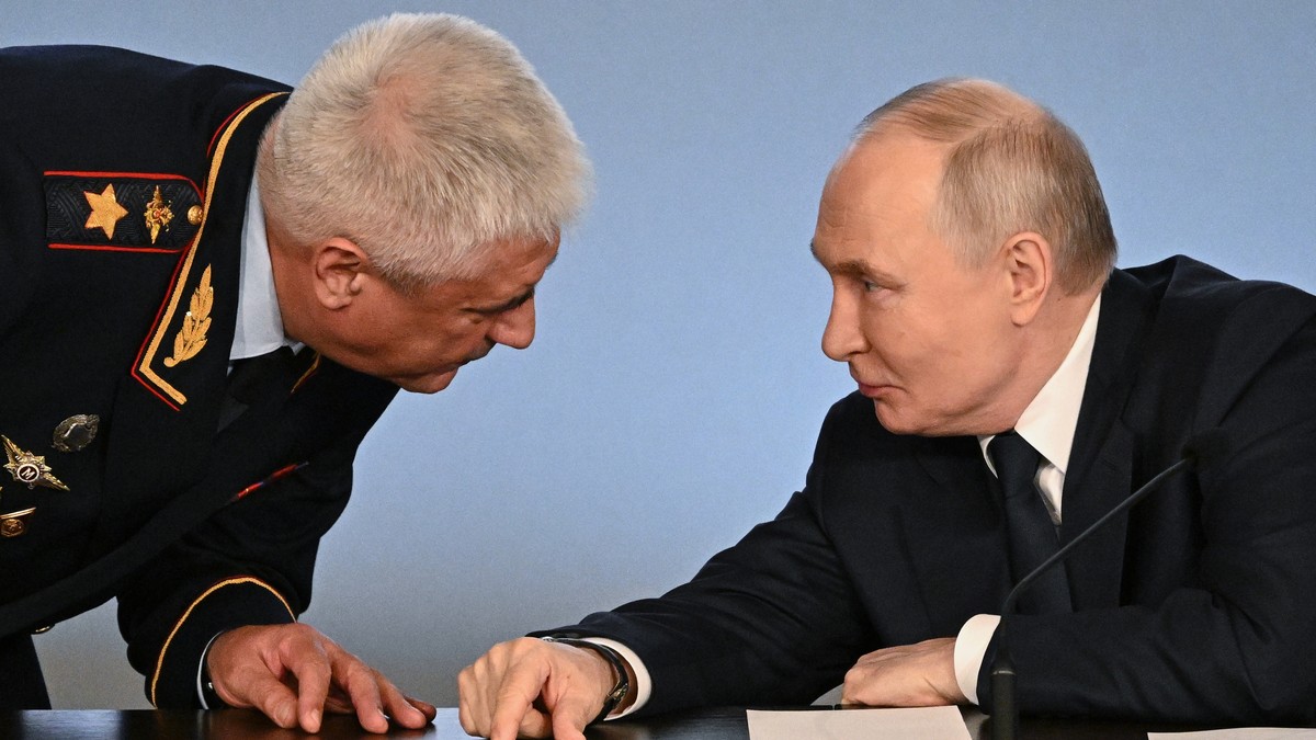 Ruski predsednik Vladimir Putin i ministar unutrašnjih poslova Vladimir Kolokoljcev
