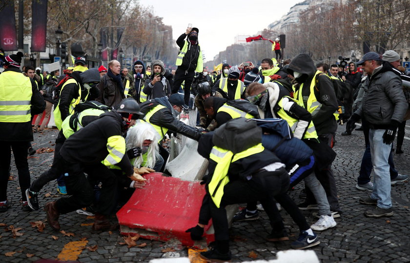 Zamieszki w centrum Paryża. Policja użyła gazu
