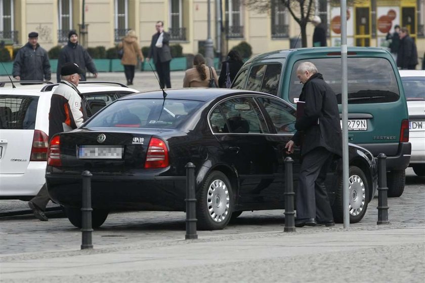 Prezes MPK we Wrocławiu jeździ 2 brykami