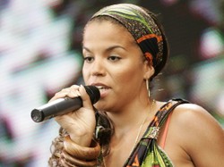 Ms. Dynamite na koncercie w Polsce