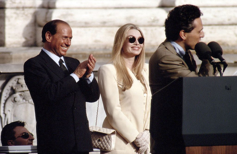 Silvio Berlusconi i Veronica Lario podczas wizyty prezydenta USA Billa Clintona w Rzymie w 1994 r.