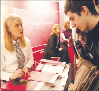 Kończy się era darmowych staży. Wszystko przez niż demograficzny