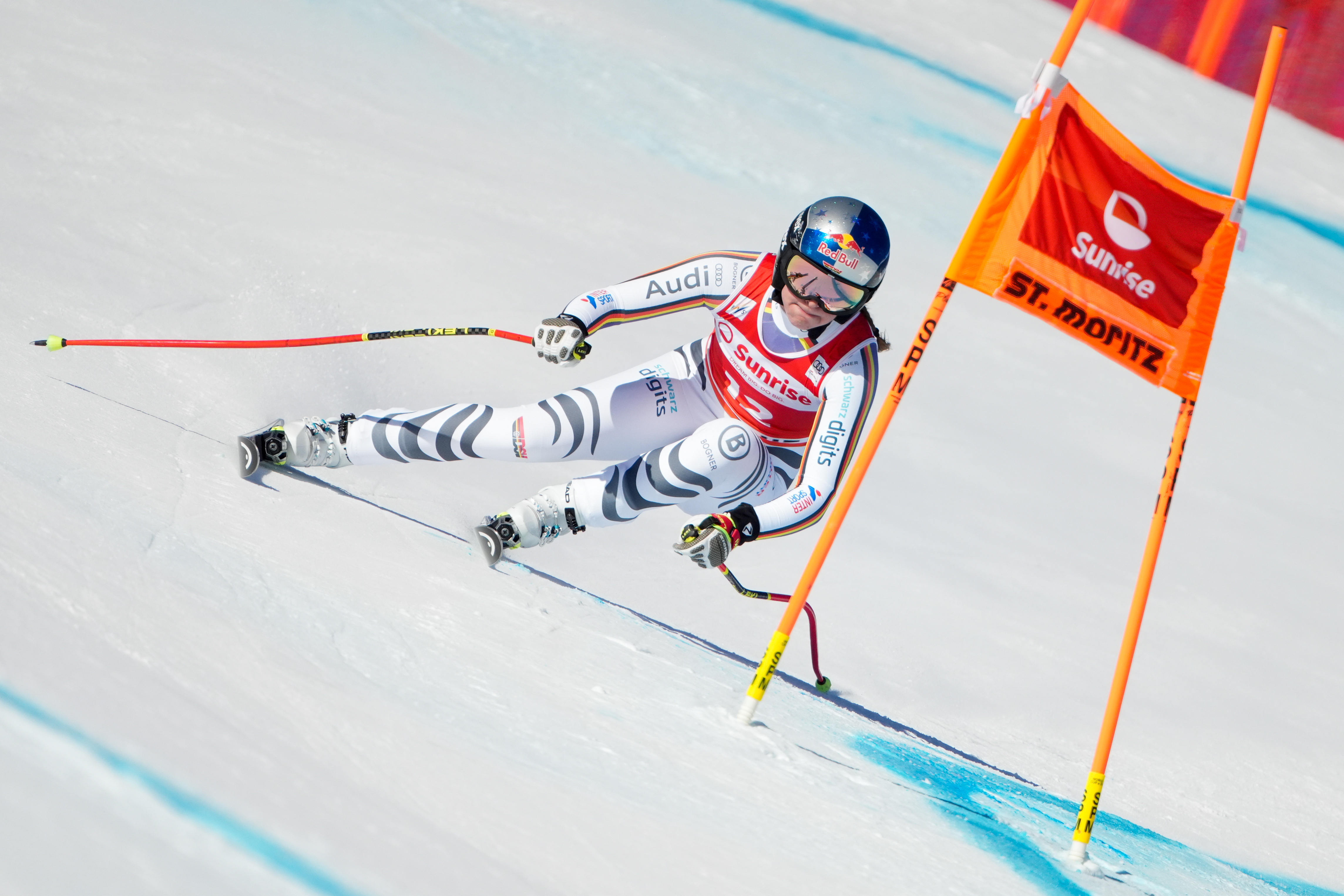 Tag nach Abfahrtssieg: Emma Aicher stürzt unverletzt in St. Moritz