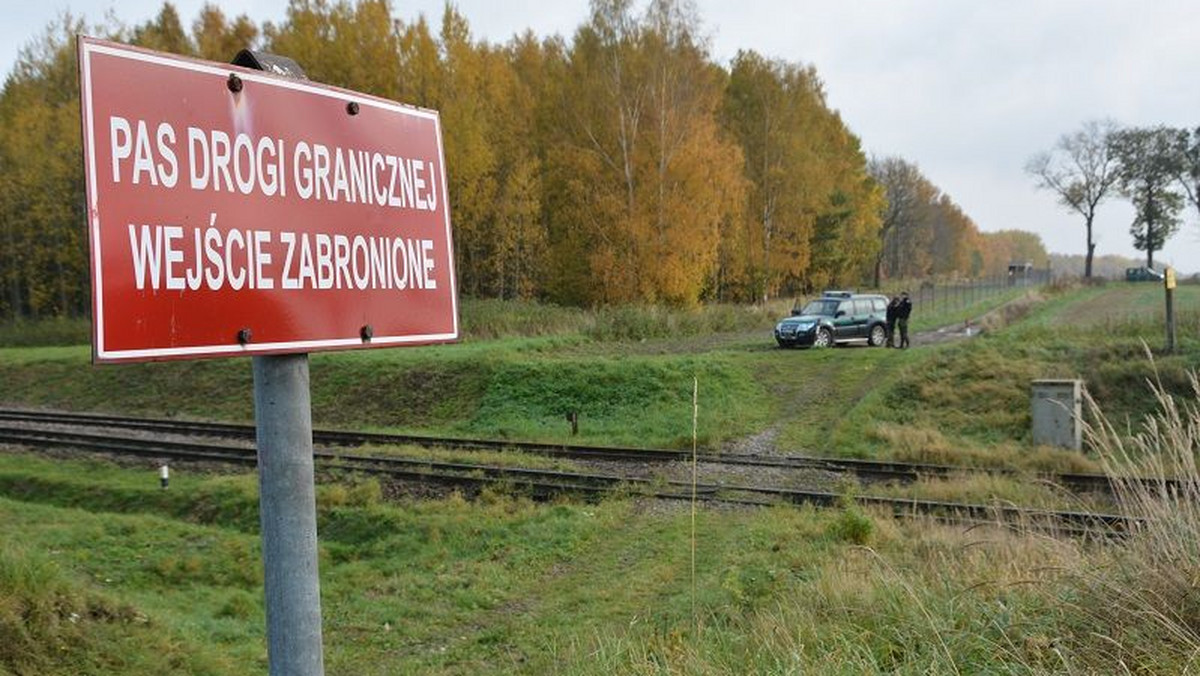 66-letni grzybiarz przecenił swoje umiejętności orientacji w terenie. Wyprawa do lasu skończyła się dla niego zatrzymaniem przez rosyjską straż graniczną. Mężczyzna nieświadomie przekroczył granicę z Obwodem Kaliningradzkim.