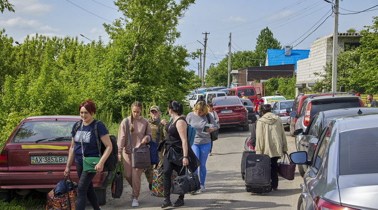 Szomszédunkban már kritikus a benzin- és energiahiány, menekültek milliói indulhatnak útnak /Fotó: MTI/EPA/Szergej Kozlov