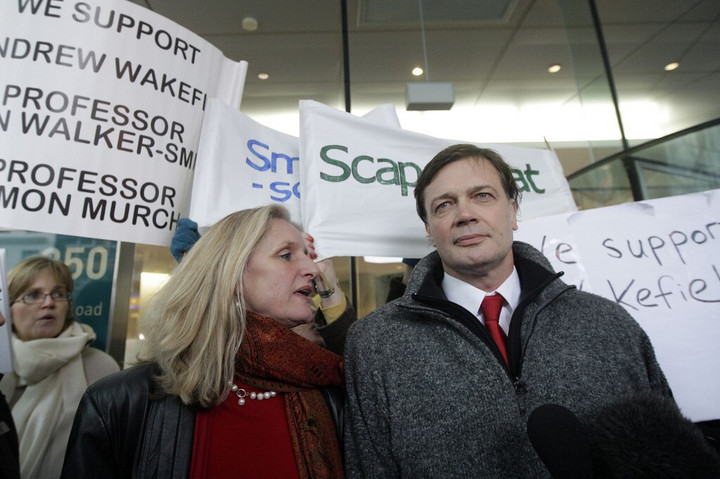 Andrew Wakefield z żoną / fot. Shaun Curry, AFP