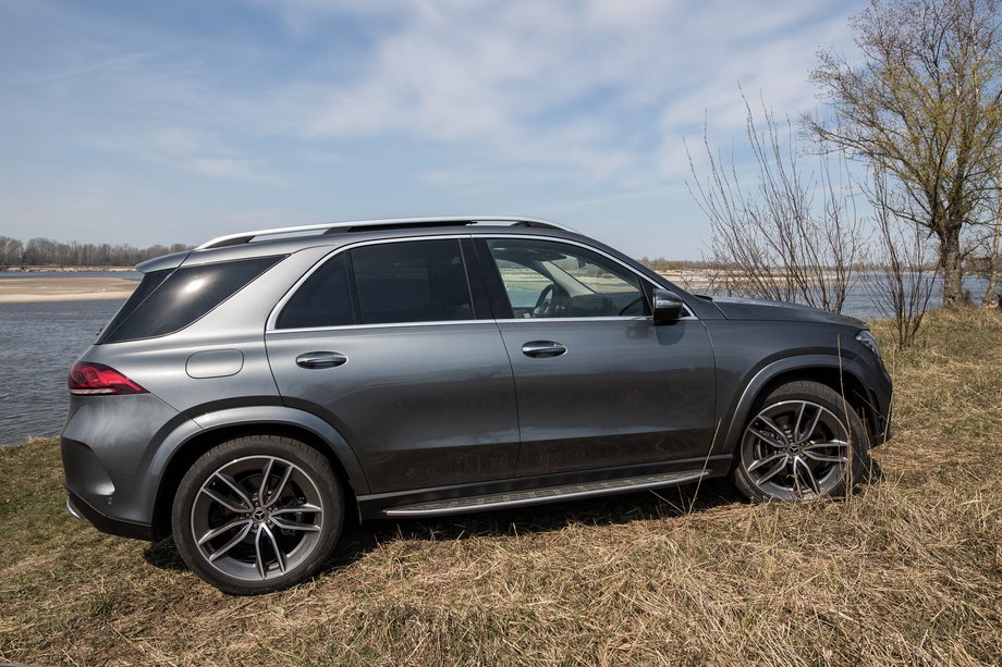 Nowy Mercedes GLE dzięki zaawansowanemu napędowi 4MATIC czuje się pewnie na każdej nawierzchni