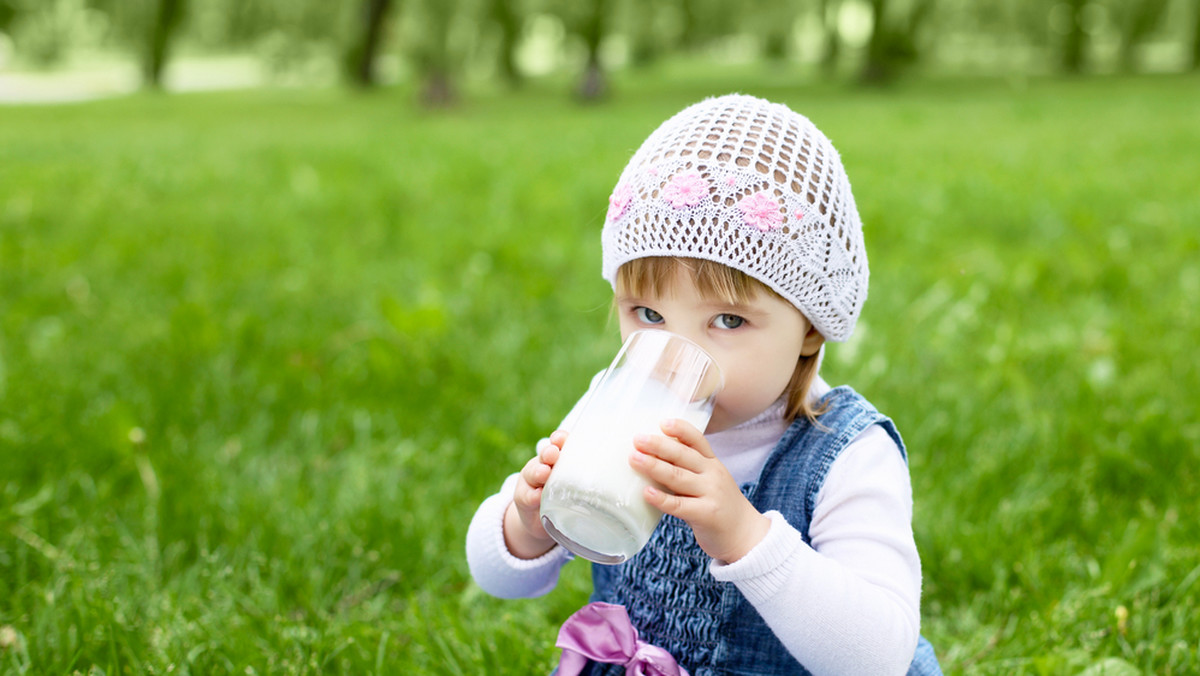 Małe dzieci nie powinny pić napojów roślinnych. Nowe zdrowotne wytyczne