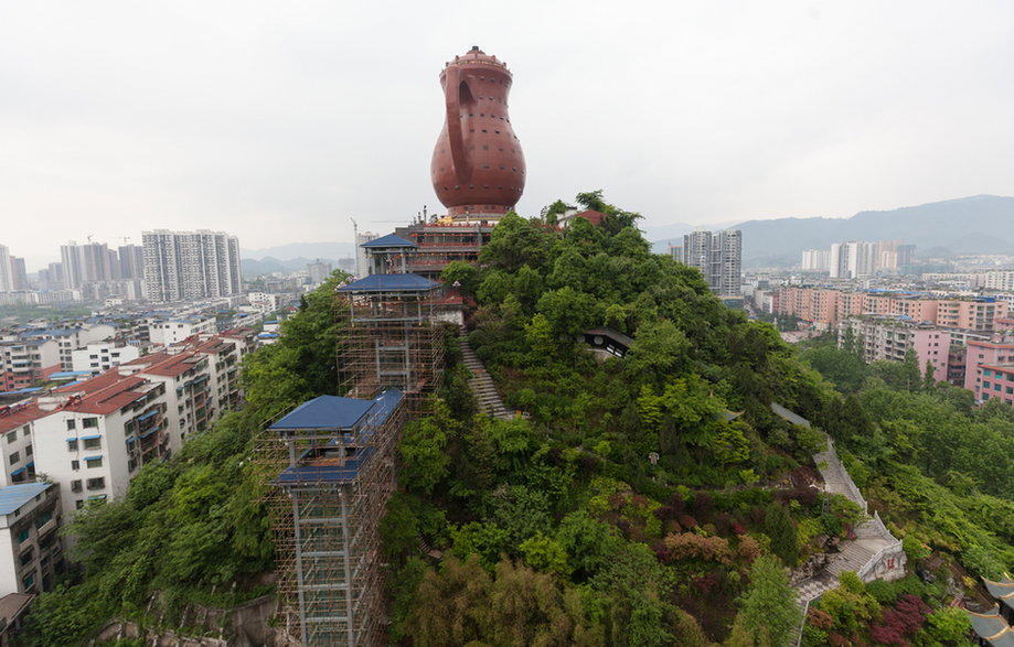 Największy na świecie dom w kształcie dzbanka do herbaty, Zunyi, prowincja Guizhou, Chiny