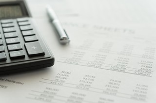 Co wykazywać w kolumnie „Zaległości” sprawozdania Rb-27S? [Poradnia rachunkowa]