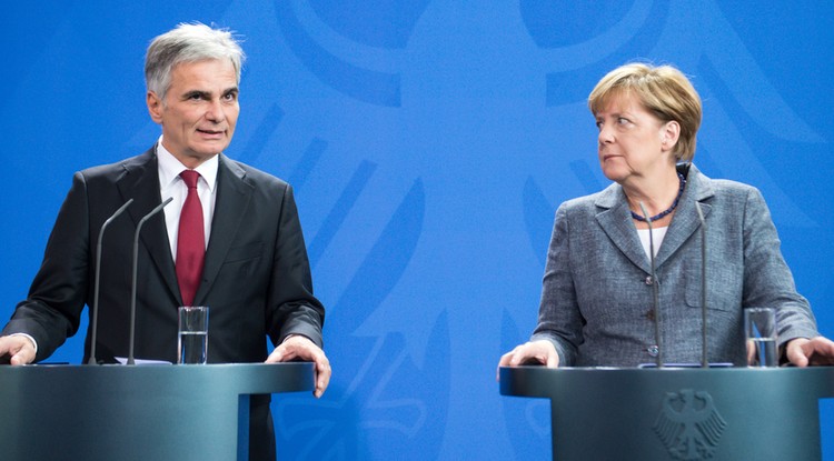 Werner Faymann osztrák és Angela Merkel német kancellár 2015-ben