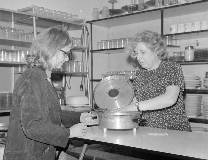 QUIZ. Sprzęty czasów PRL. Polacy o nich marzyli. Znasz?