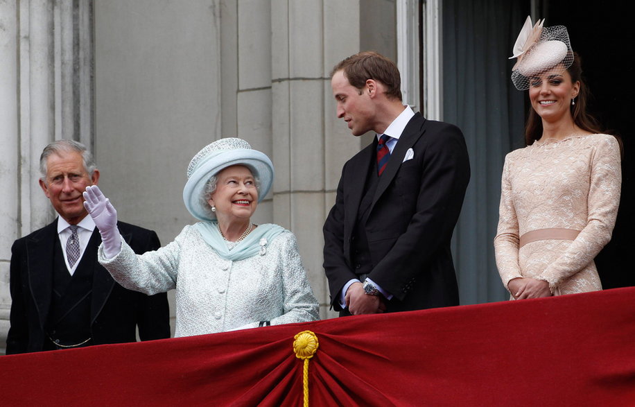 Karol III, Elżbieta II, książę William i księżna Kate