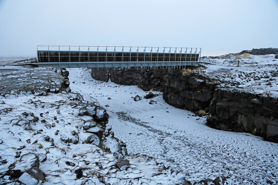 Islandzki most między kontynentami
