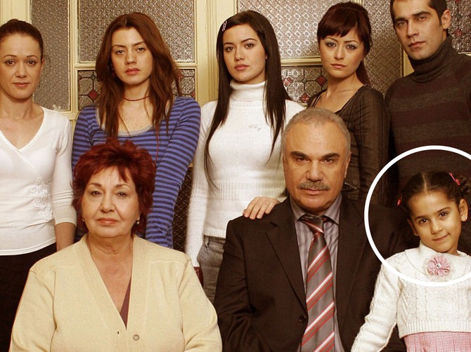 Kako danas izgleda devojčica Ajše iz serije "Kad lišće pada"