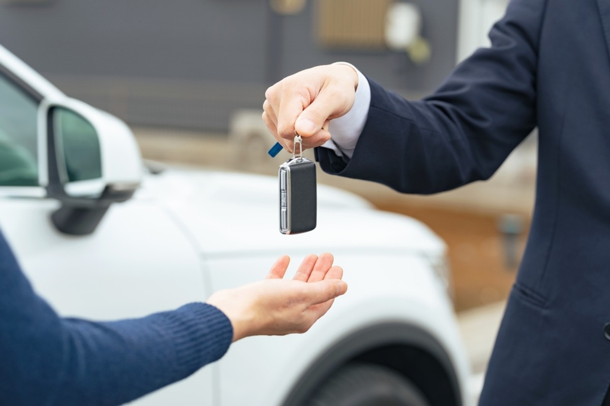 Jak będzie wartość nowego samochodu po pięciu latach? Tesla traci najwięcej [RANKING]