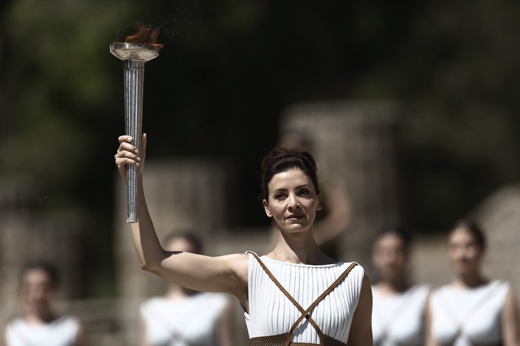 W ruinach świątyni Hery wzniecony został olimpijski ogień