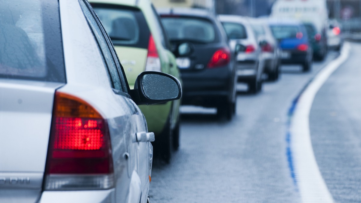 Na trasie S3 między Skwierzyną a Gorzowem Wlkp. utworzył się dziś korek na pasach w kierunku Szczecina. To efekt większego ruchu wakacyjnego nad morze. Przejazd tym odcinkiem S3, będącym zarazem obwodnicą Gorzowa Wlkp., może być spowolniony do godzin popołudniowych.