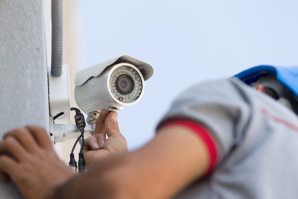 Podatek od nieruchomości od monitoringu. Kto i ile zapłaci w 2025 roku za kamery?