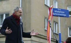 Bartoszewski pisze do Kurskiego i Rady Etyki Mediów. Chodzi o "ograniczanie dostępu do TVP"