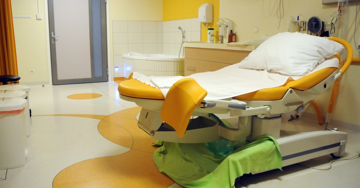 Przepisy o porodach z położną już są, ale nie ma wielu chętnych do ich wdrożenia