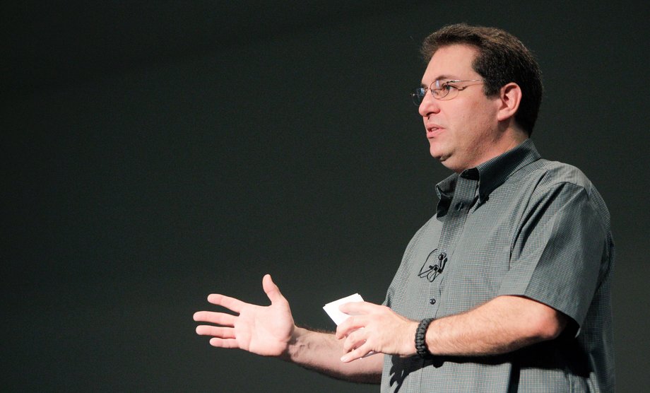 Kevin Mitnick uważa, że dzisiaj hakerzy polują na mobile. Jego historia pokazuje, że często od nas samych zależy, czy padniemy ofiarą ataku