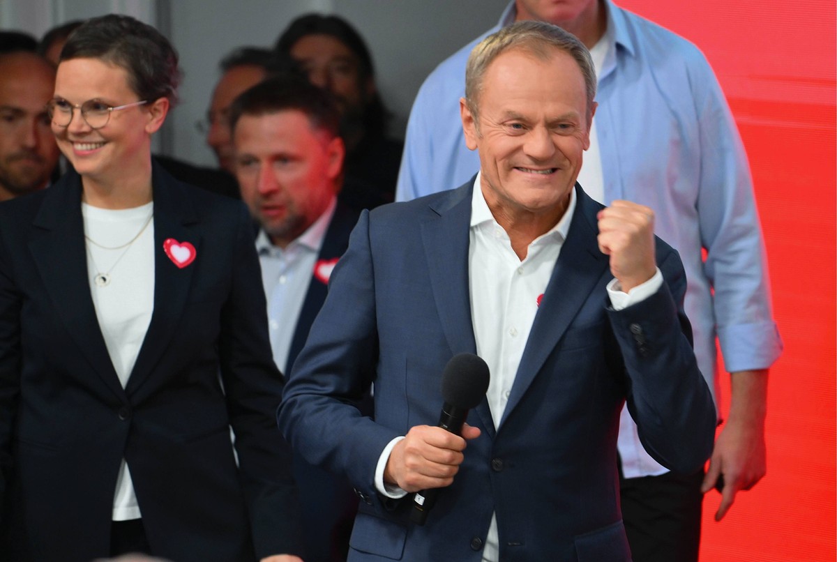 15.10.2023 WARSZAWA WYBORY PARLAMENTARNE 2023 WIECZOR WYBORCZY PLATFORMA OBYWATELSKA N/Z DONALD TUSK FOT DAMIAN BURZYKOWSKI NEWSPIX.PL --- Newspix.pl *** Local Caption *** www.newspix.pl mail us: zamowienia@newspix.pl --- Polish Picture Agency by Ringier Axel Springer Poland