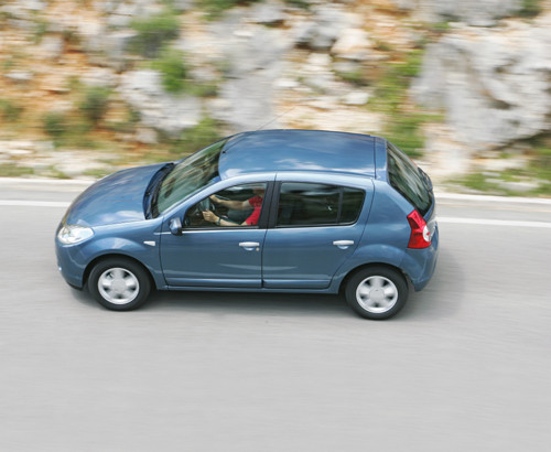 Dacia Sandero - kompaktowe auto za pół ceny