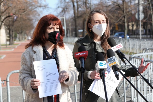 Lewica z kontrolą poselską w KPRM. Chce wglądu w harmonogram szczepień