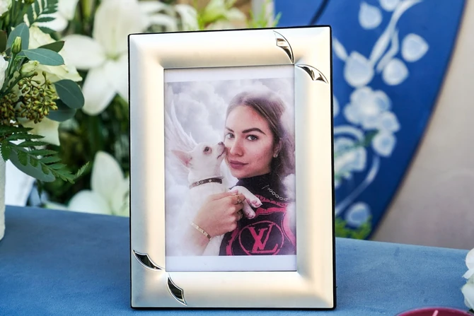 Užas na groblju: Ukradena glava ubijene manekenke Pamele Đenini, javnost zgrožena (ilustracija)