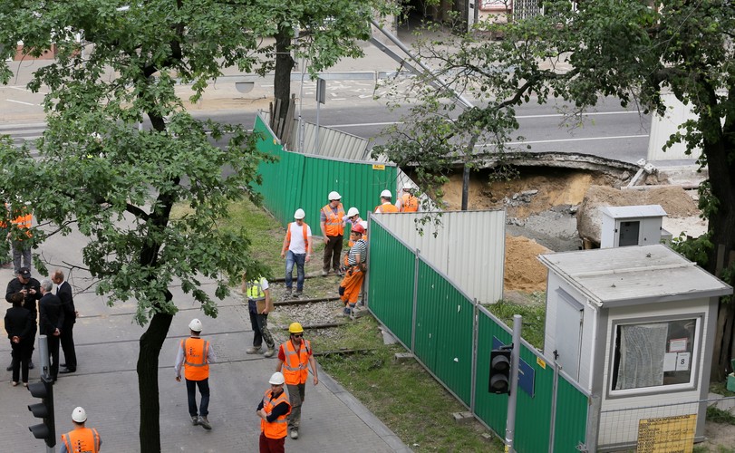 Zapadła się ulica Targowa w Warszawie