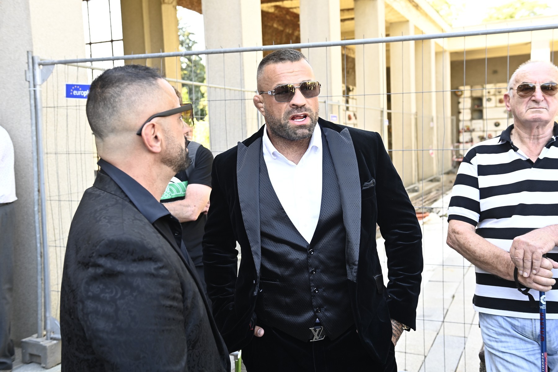 Pohreb Jiřího Krampola - Karlos Vémola.