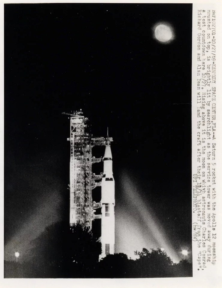 Apollo 12 przed startem (fot. Swann Galleries)