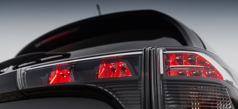Suzuki tnie ceny o 27 000 zł. Japoński SUV spala 4,7 l na 100 km i zawstydza Chińczyków