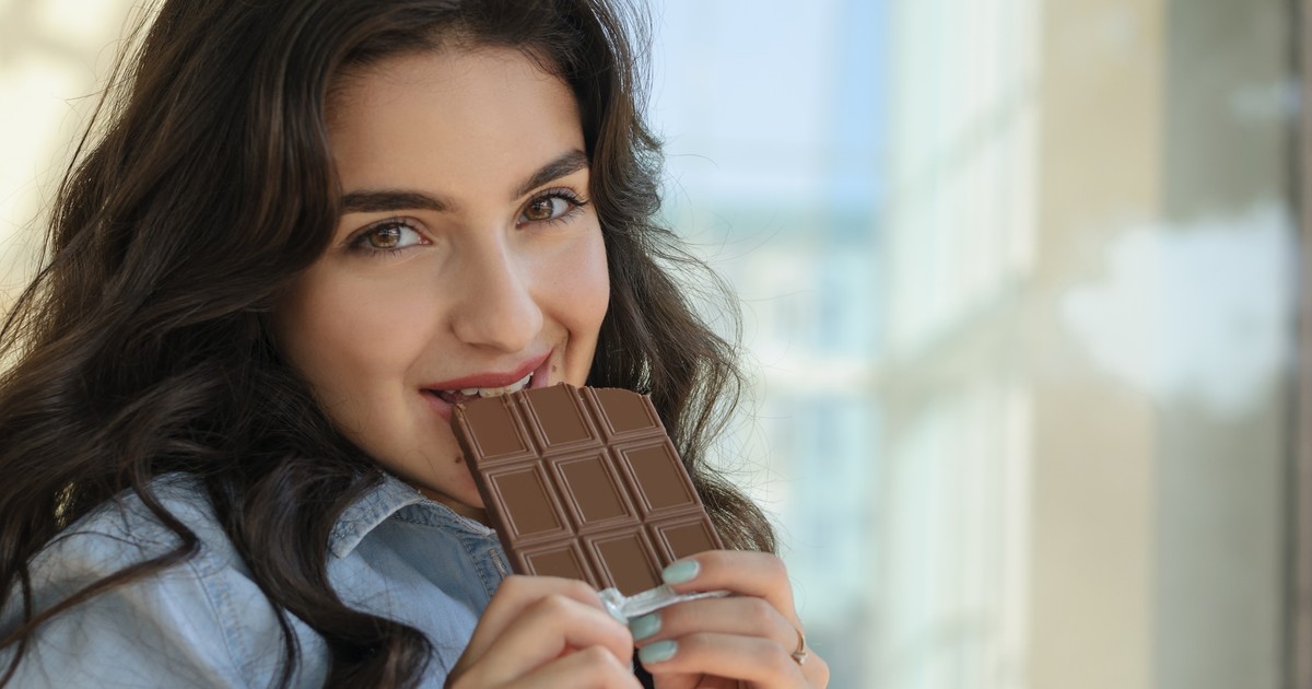 Czekolada zdrowsza niż wcześniej uważano. Naukowcy podają dawkę, która pomaga obniżyć ciśnienie